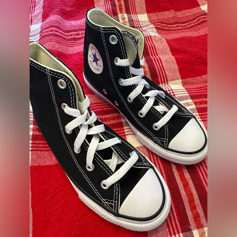 Kids Converse high top  Size 1